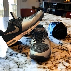 Women Nike Air Max Extreme Volley Training Shoes Gray Black Breathable Size 9